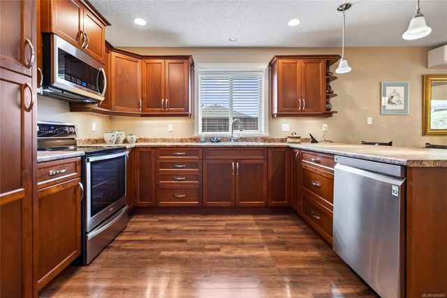 3 of 53 - 2567 Kendal Ave, Cumberland, BC