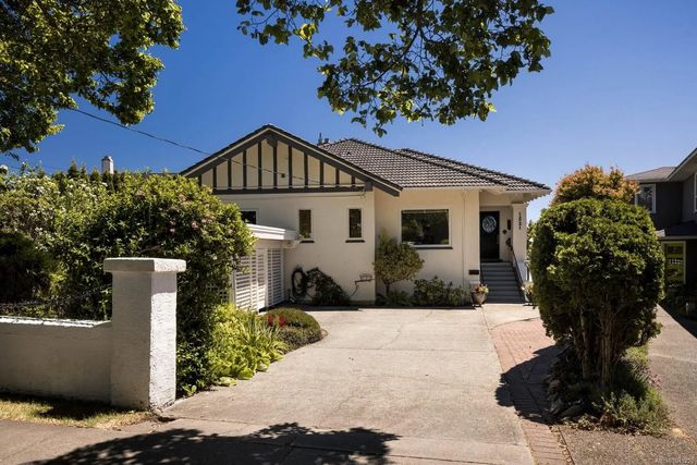 4 of 43 - 1821 Hollywood Cres, Victoria, BC