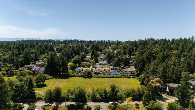 5 of 52 - 1896 Leyns Rd, Saanich, BC