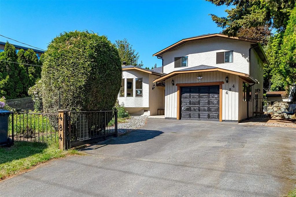 484 Goldstream Ave, Langford