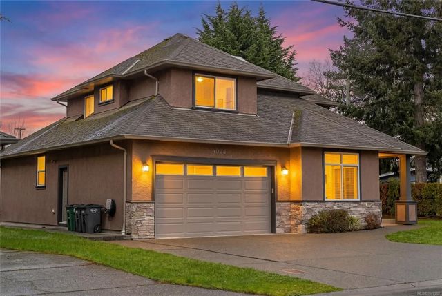 2 of 42 - 4073 Longview Dr, Saanich, BC