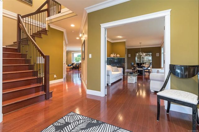 5 of 42 - 4073 Longview Dr, Saanich, BC