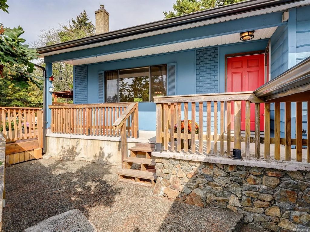 905 Gade Rd, Langford