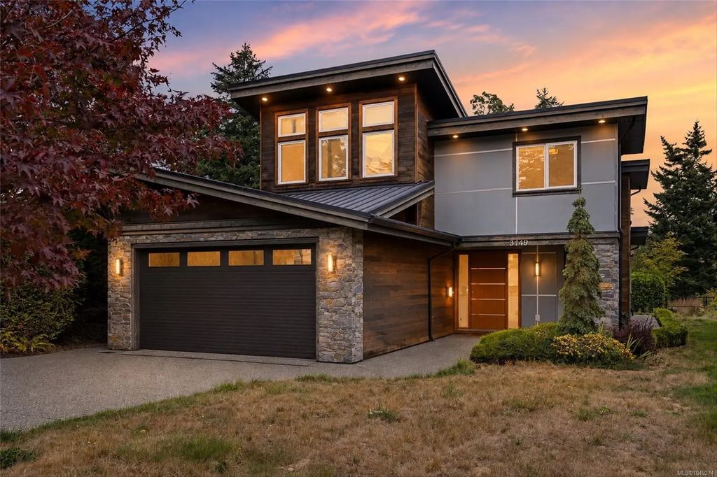 3749 Ascot Dr, Saanich