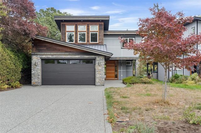 2 of 54 - 3749 Ascot Dr, Saanich, BC