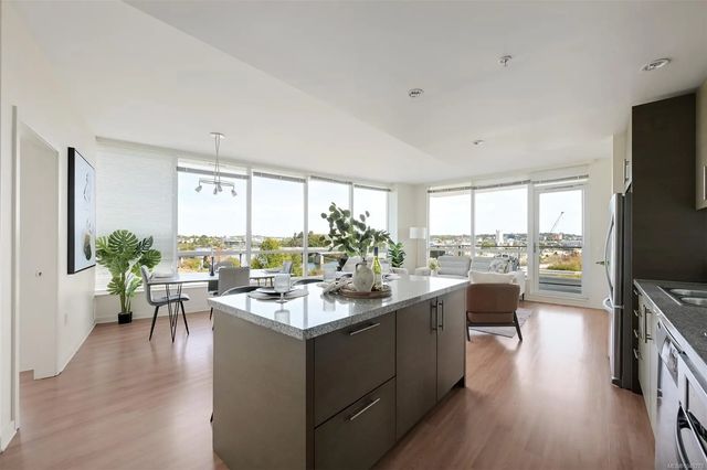 2 of 81 - 399 Tyee Rd 406, Victoria, BC