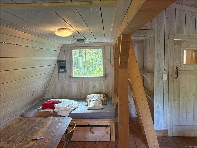 3 of 23 - 215 Head St, Salt Spring, BC