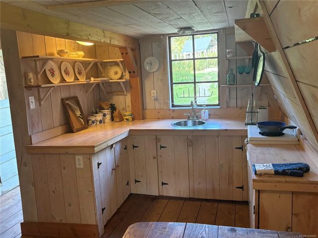 4 of 23 - 215 Head St, Salt Spring, BC