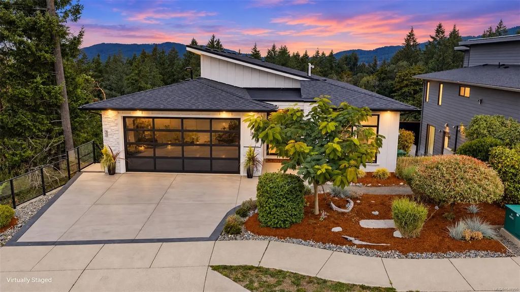 6261 Highwood Dr, Duncan