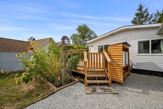 2 of 61 - 1990 4th St E, Courtenay, BC
