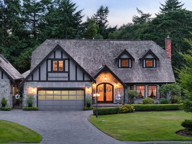 3 of 58 - 2773 Arbutus Rd, Saanich, BC