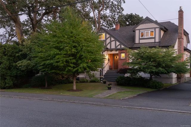 2 of 60 - 2125 Central Ave, Oak Bay, BC