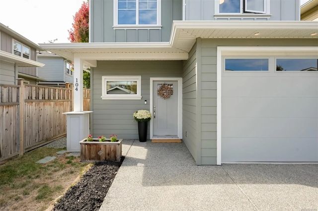 2 of 64 - 1964 John Rd 104, North Saanich, BC