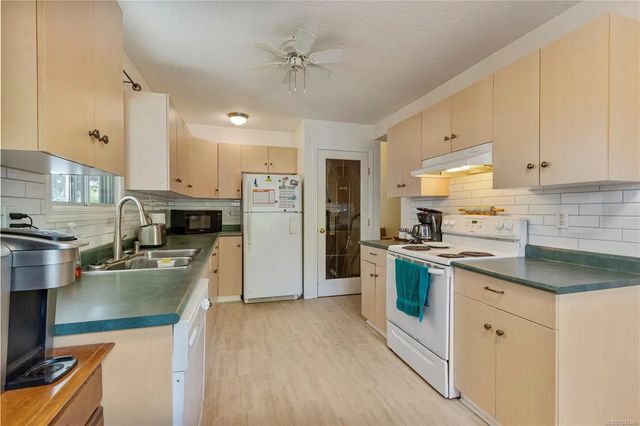 5 of 30 - 403 Harewood Rd, Nanaimo, BC