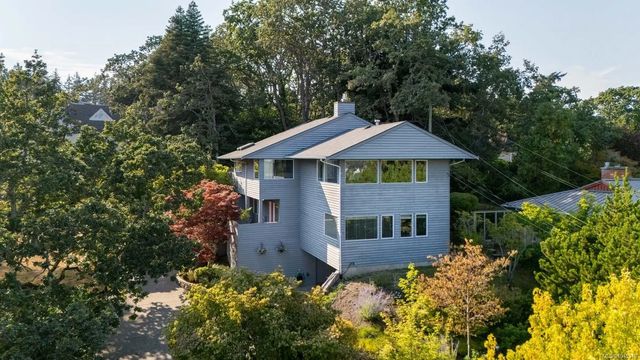 2 of 75 - 3656 Cadboro Bay Rd, Oak Bay, BC