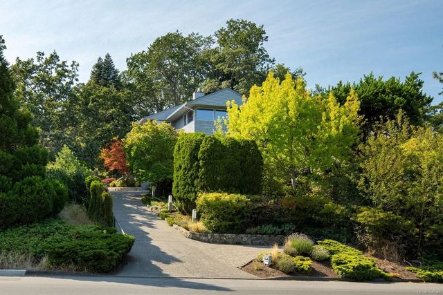 3 of 75 - 3656 Cadboro Bay Rd, Oak Bay, BC