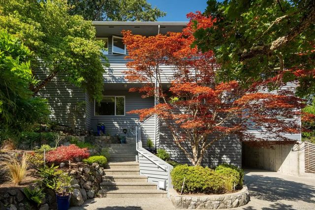 4 of 75 - 3656 Cadboro Bay Rd, Oak Bay, BC