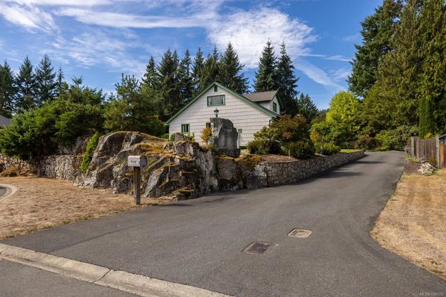 4 of 48 - 8620 Forest Park Pl, North Saanich, BC