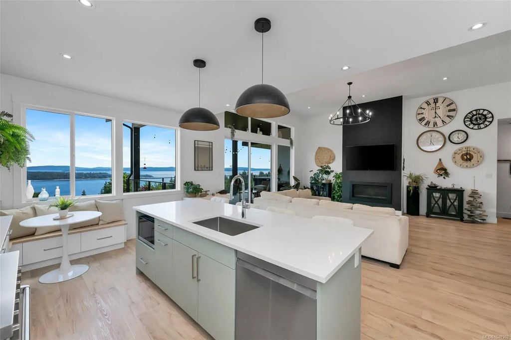 399 Thetis Dr, Ladysmith