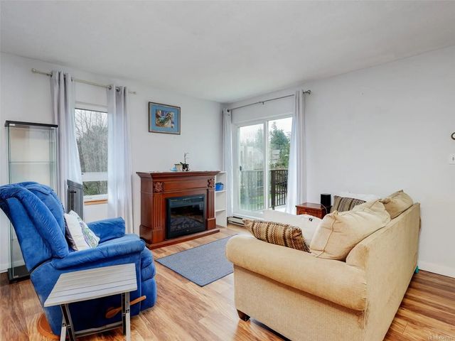 2 of 26 - 3258 Alder St 406, Saanich, BC