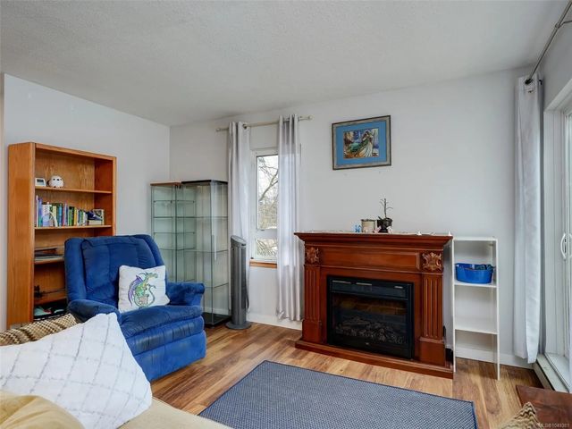 3 of 26 - 3258 Alder St 406, Saanich, BC