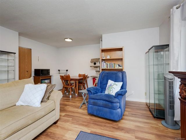 5 of 26 - 3258 Alder St 406, Saanich, BC