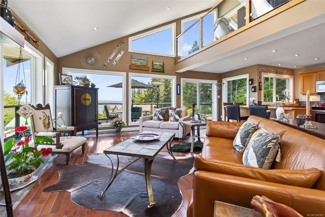 5 of 43 - 5633 6th St, Union Bay, BC