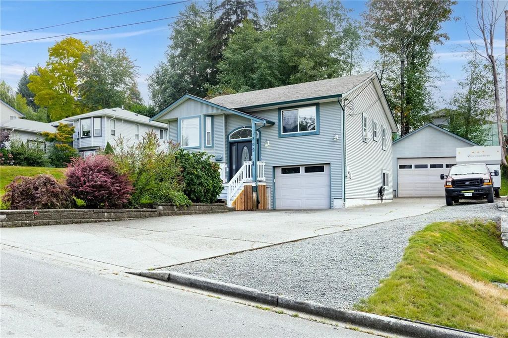 809 Willowcrest Rd, Campbell River