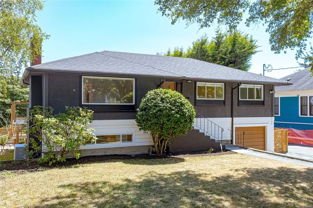 3145 Balfour Ave, Victoria