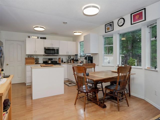 5 of 35 - 2369 Robertson St, Shawnigan Lake, BC