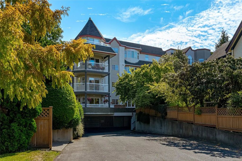 1220 Fort St 101, Victoria