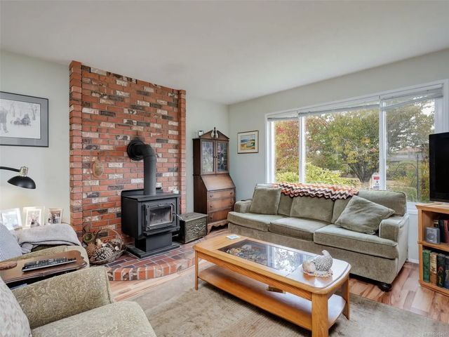 2 of 26 - 2045 Winmeadow Pl, Sidney, BC