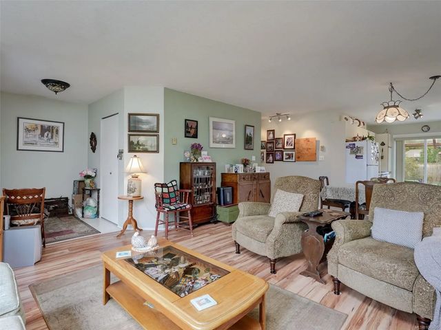 4 of 26 - 2045 Winmeadow Pl, Sidney, BC