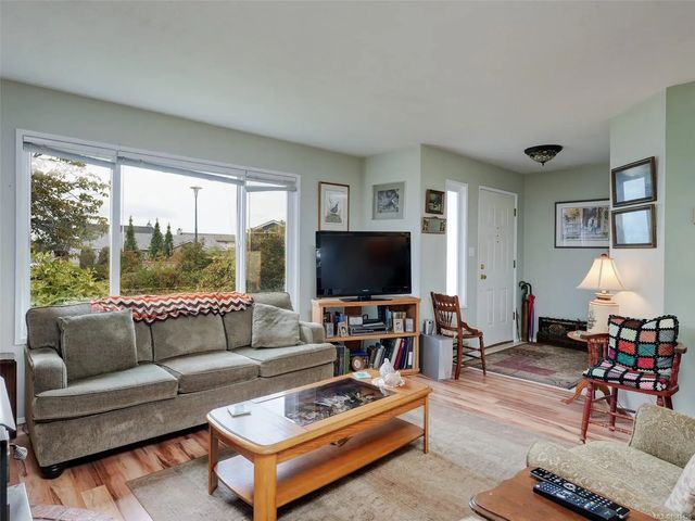 5 of 26 - 2045 Winmeadow Pl, Sidney, BC