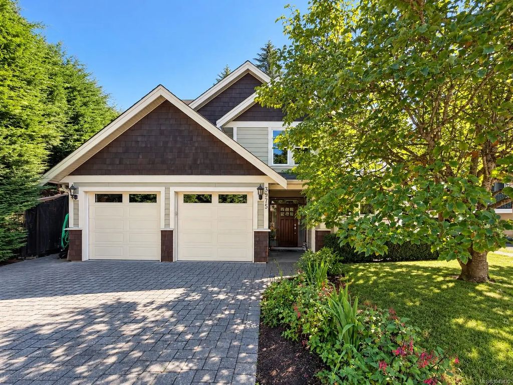 3975 Rechsteiner Rd, Saanich
