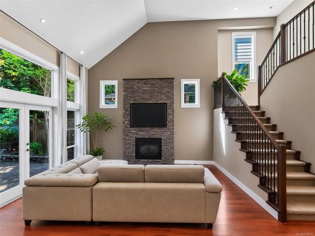3 of 29 - 3975 Rechsteiner Rd, Saanich, BC