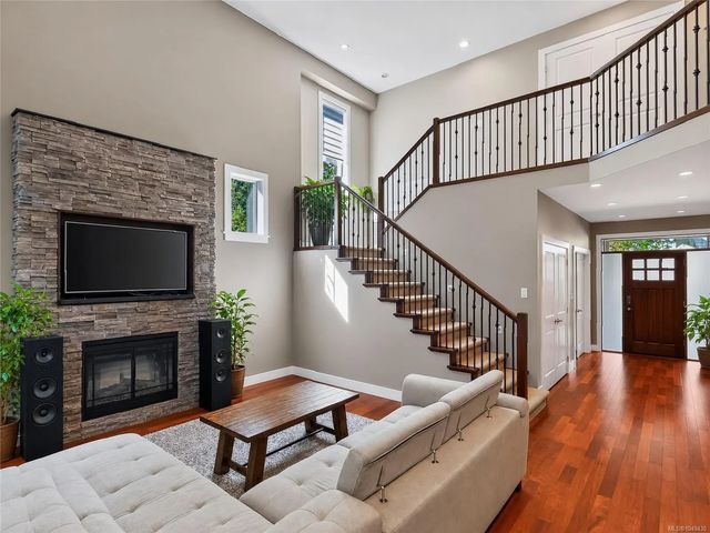4 of 29 - 3975 Rechsteiner Rd, Saanich, BC