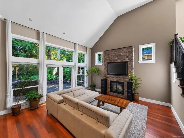 5 of 29 - 3975 Rechsteiner Rd, Saanich, BC