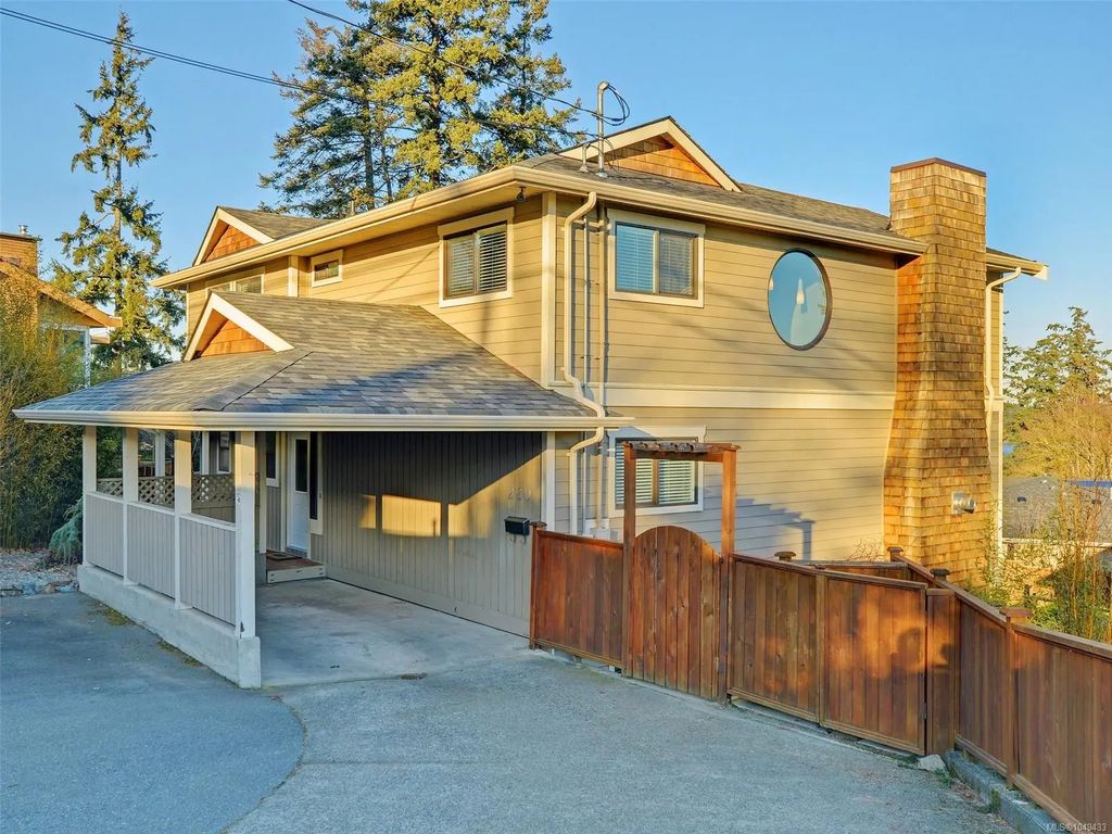 280 Milburn Dr, Colwood