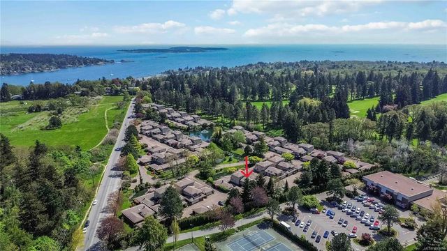 4 of 72 - 2345 Cedar Hill Cross Rd 157, Oak Bay, BC