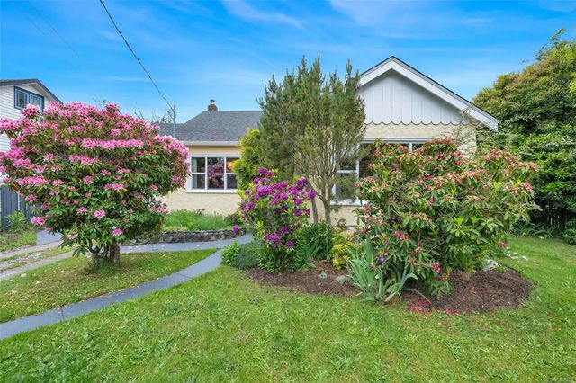 3 of 37 - 868 Hampshire Rd, Oak Bay, BC
