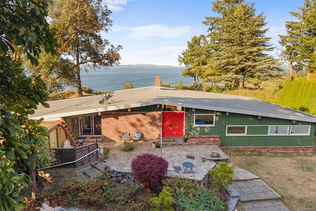 4598 Torquay Dr, Saanich