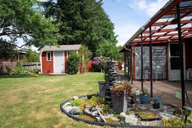 3 of 37 - 1965 Cougar Cres, Comox, BC