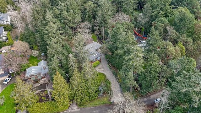 2 of 41 - 2660 Macdonald Dr E, Saanich, BC