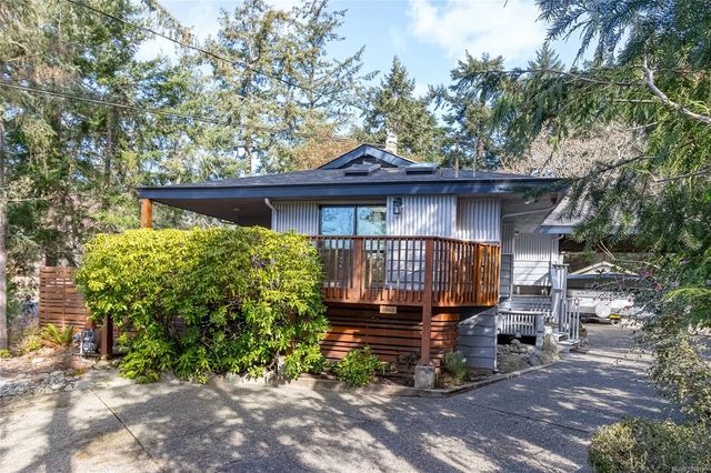 4 of 41 - 2660 Macdonald Dr E, Saanich, BC