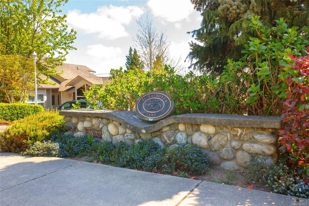 3633 Cedar Hill Rd 3, Saanich