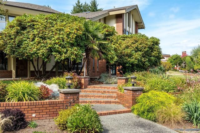 4 of 47 - 8798 Forest Park Dr, North Saanich, BC