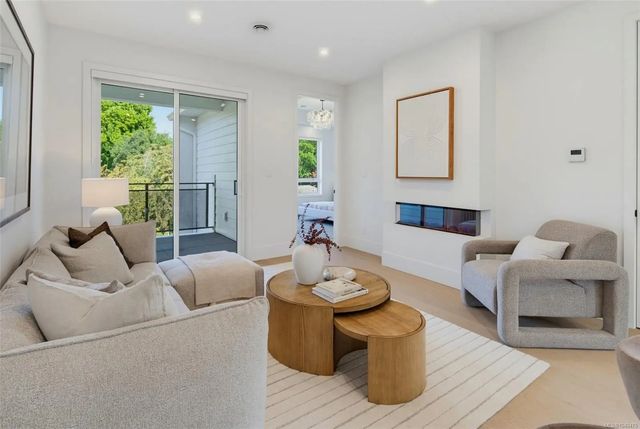 4 of 60 - 1434 Brooke St 4, Victoria, BC