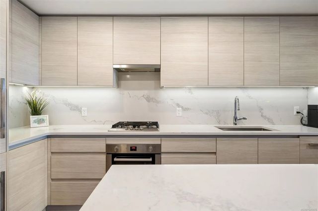 2 of 29 - 777 Herald St 405, Victoria, BC