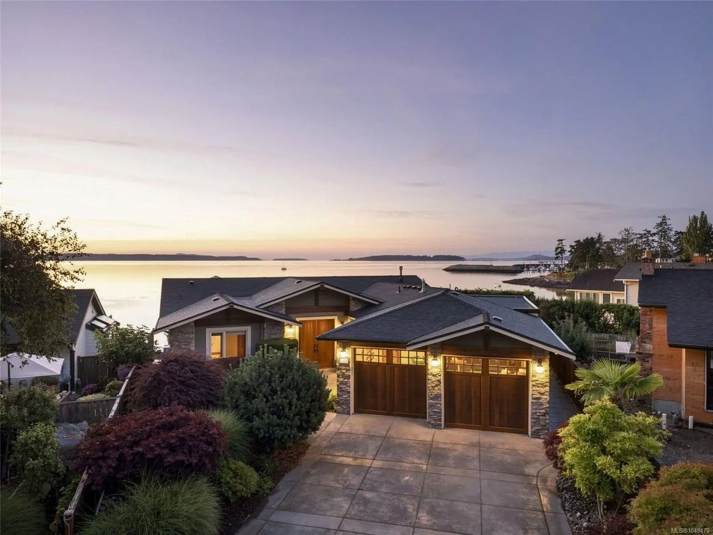 10206 Surfside Pl, Sidney